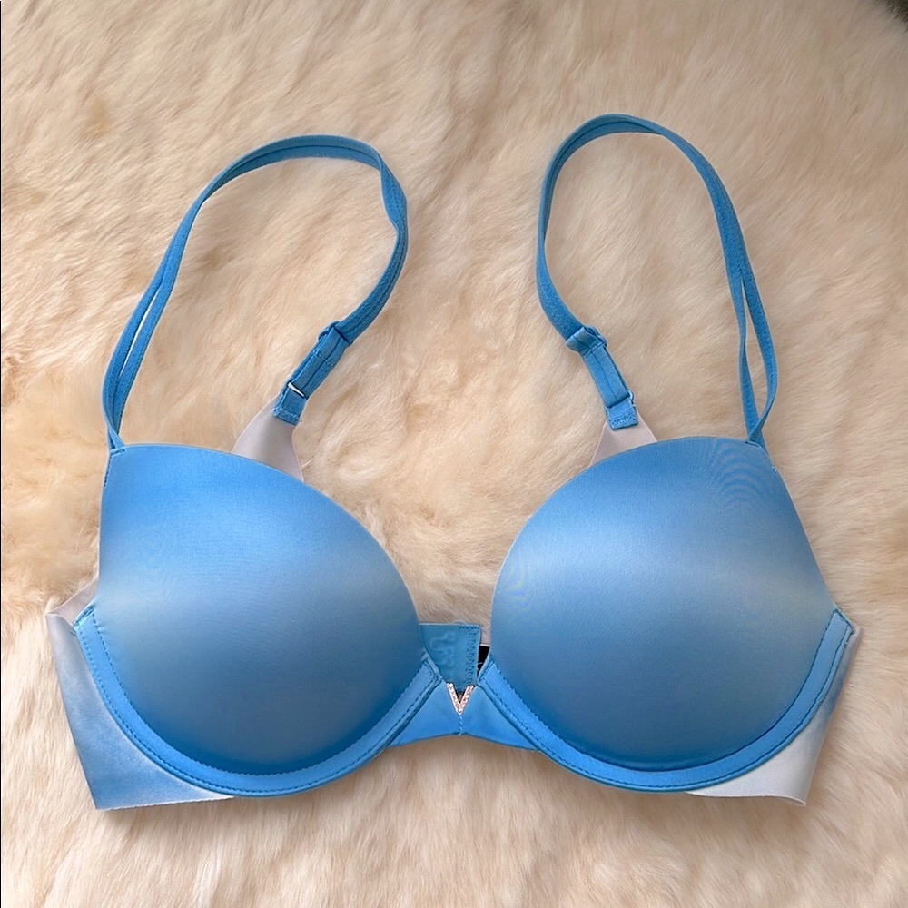 Victoria’s Secret Blue & White Ombré Push Up Bra Size 32C with Rhinestone V.
